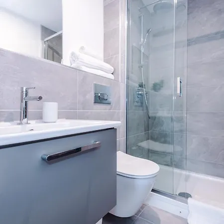 Icona 2 Apartment, With Free Onsite Gym And Secure Parking
