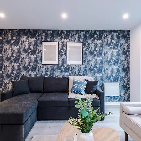 Icona 2 Apartment, With Free Onsite Gym And Secure Parking * York
