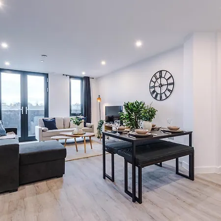 Icona 2 Apartment, With Free Onsite Gym And Secure Parking Apartment *