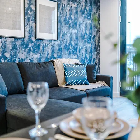 Icona 2 Apartment, With Free Onsite Gym And Secure Parking