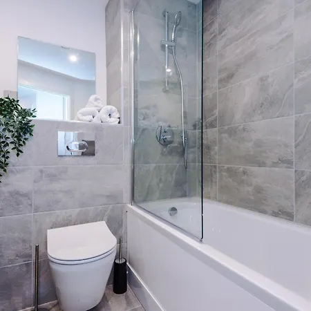 Icona 2 Apartment, With Free Onsite Gym And Secure Parking * York