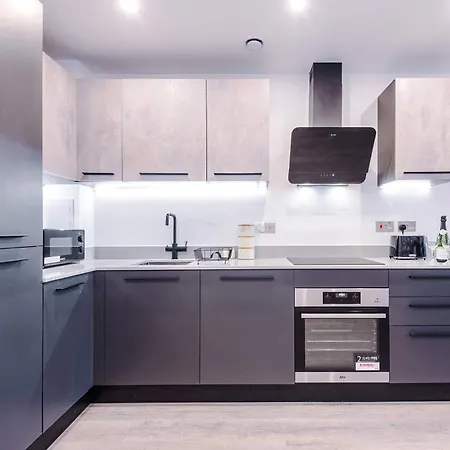 Stylish Centre - Shambles & Minster - Free Secure Parking & Gym Apartment York
