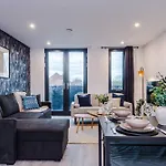Stylish Centre - Shambles & Minster - Free Secure Parking & Gym Apartment *