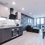Stylish Centre - Shambles & Minster - Free Secure Parking & Gym Apartment *
