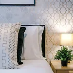 Stylish Centre - Shambles & Minster - Free Secure Parking & Gym Apartment *